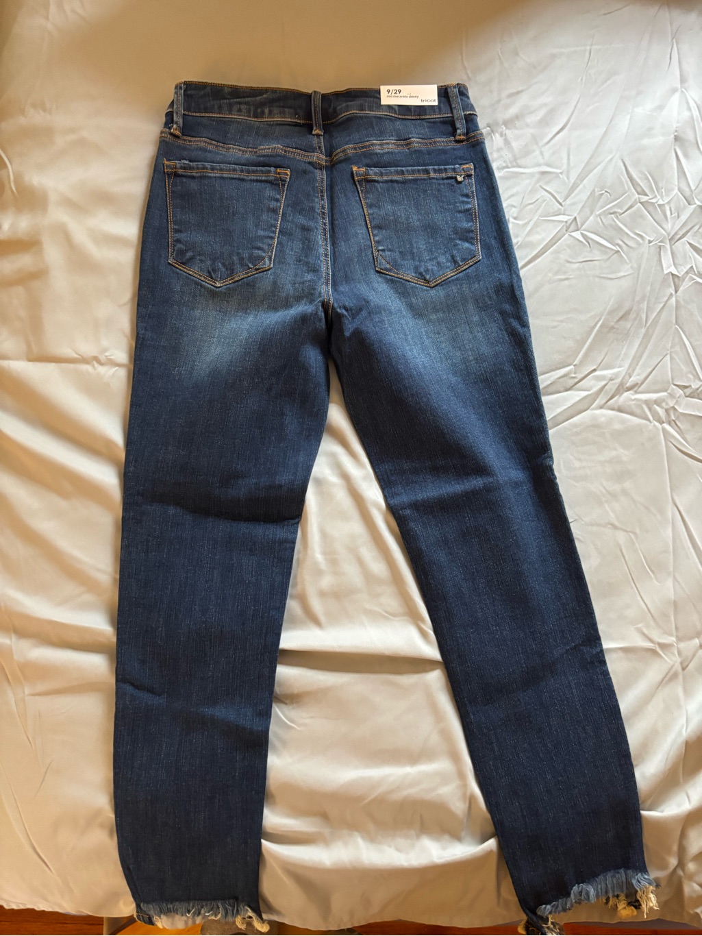 Tricot Dark Wash Skinny Jeans Size 9/29 Mid Rise Ankle Raw Hem Nwt — image 3 of 7